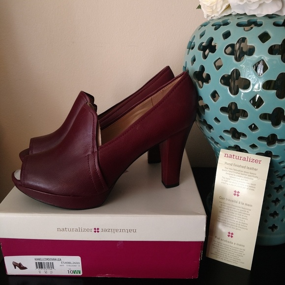 naturalizer wide heels